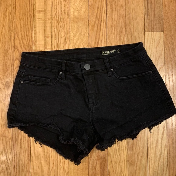 BlankNYC Denim Frayed Hem Short - Picture 2 of 4